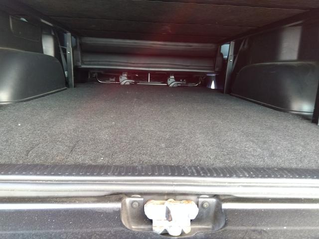 ハイエースバン スーパーＧＬ　ダークプライム★ナビフルセグＴＶ★フリップダウ　ンモニター★バックカメラ★ＬＥＤオートライト★両側パワースライドドア★バッドフェイス★ｅｓｓｅｘローダウン★ベッドキッド★バレンティＬＥＤドアミラーウィンカー★ステアリングリモコン★スマートキー★（40枚目）