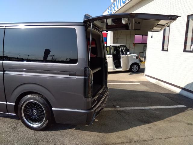 ハイエースバン スーパーＧＬ　ダークプライム★ナビフルセグＴＶ★フリップダウ　ンモニター★バックカメラ★ＬＥＤオートライト★両側パワースライドドア★バッドフェイス★ｅｓｓｅｘローダウン★ベッドキッド★バレンティＬＥＤドアミラーウィンカー★ステアリングリモコン★スマートキー★（50枚目）