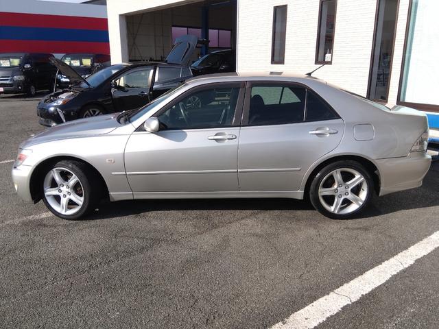 ★純正１７インチアルミホイール★カロッツェリアメモリーナビ★地デジＴＶ★ＣＤ，ＤＶＤ再生★Ｂｌｕｅｔｏｏｔｈオーディオ★ＥＴＣ★革巻ステアリング★キーレスキー★オートエアコン★パワーウィンドウ★