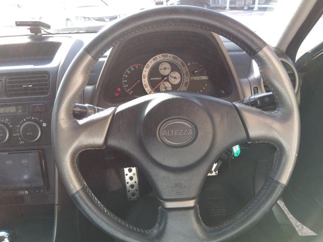 ★純正１７インチアルミホイール★カロッツェリアメモリーナビ★地デジＴＶ★ＣＤ，ＤＶＤ再生★Ｂｌｕｅｔｏｏｔｈオーディオ★ＥＴＣ★革巻ステアリング★キーレスキー★オートエアコン★パワーウィンドウ★