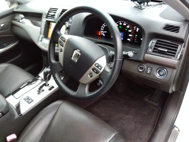 ★メーカーナビ★フルセグＴＶ★バックカメラ★ステアリングリモコン★コムテック前後ドラレコ★ウッド調パネル★ＨＩＤオートライト★フォグ★本革シート★パワーシート★シートヒーター＆ベンチレーション★