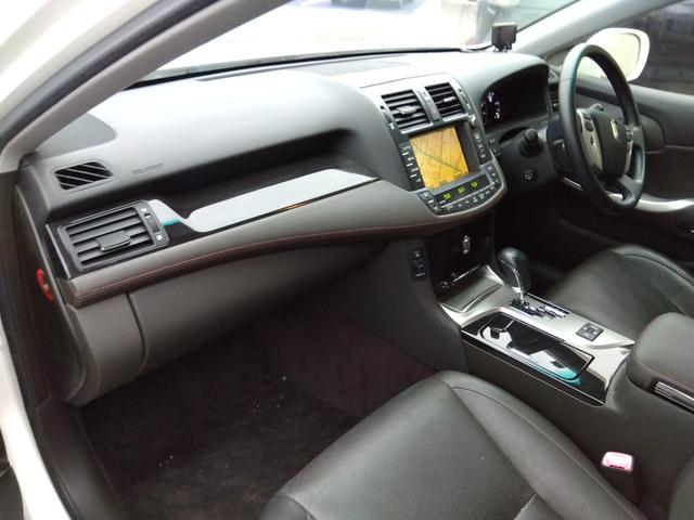 ★メーカーナビ★フルセグＴＶ★バックカメラ★ステアリングリモコン★コムテック前後ドラレコ★ウッド調パネル★ＨＩＤオートライト★フォグ★本革シート★パワーシート★シートヒーター＆ベンチレーション★