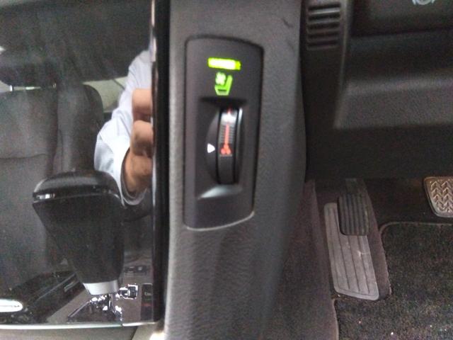 ★メーカーナビ★フルセグＴＶ★バックカメラ★ステアリングリモコン★コムテック前後ドラレコ★ウッド調パネル★ＨＩＤオートライト★フォグ★本革シート★パワーシート★シートヒーター＆ベンチレーション★