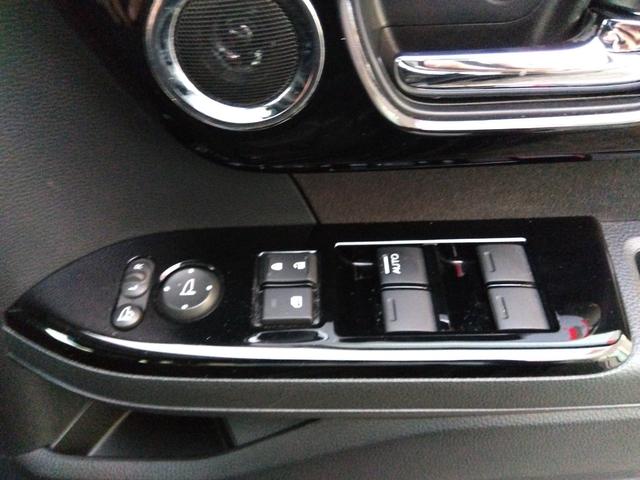 N-BOXカスタム L★純正8インチプレミアムインターナビ★フルセグTV★バック カメラ★ステアリングリモコン★両側パワースライドドア★車線逸脱警報★衝突被害軽減ブレーキ★コーナーセンサー★LEDオートライト★LEDフォグ★ロールサンシェード★シートバックテーブル★シートヒーター★(60枚目)