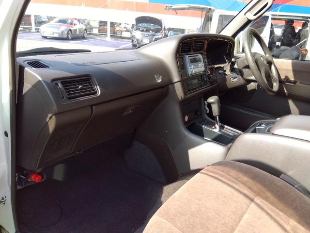 ハイエースワゴン リビングサルーンＥＸ★トリプルムーンルーフ★回転シート★　３列シート★パワステ★パワーウィンドウ★ダブルエアコン★運転席・助手席エアバック有★ＥＴＣ★オートマ車★（30枚目）