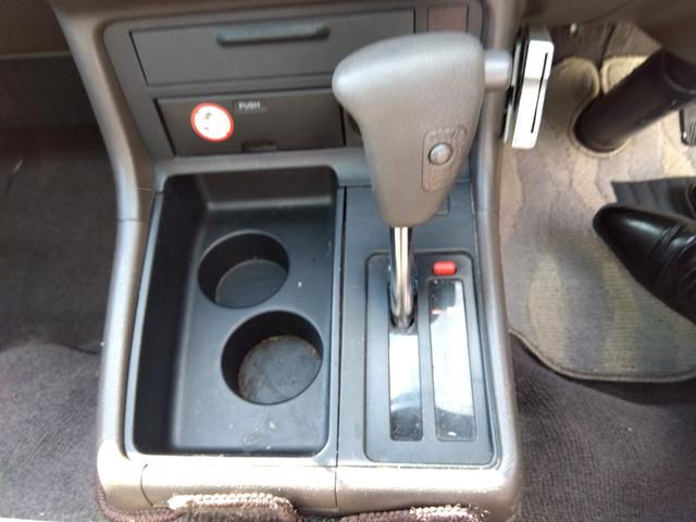 ハイエースワゴン リビングサルーンＥＸ★トリプルムーンルーフ★回転シート★　３列シート★パワステ★パワーウィンドウ★ダブルエアコン★運転席・助手席エアバック有★ＥＴＣ★オートマ車★（58枚目）