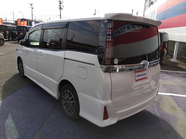 ヴォクシー ＺＳ★純正ナビ★フルセグＴＶ★純正フリップダウンモニター★　バックカメラ★ステアリングリモコン★両側パワースライドドア★ＭＴモード★７人乗り★革巻ステアリング★ロールサンシェード★オート格納ミラー★スマートキー★プッシュスタート★ＣＤ，ＤＶＤ再生★ラジオ★（8枚目）