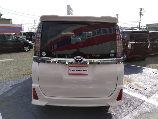 ヴォクシー ＺＳ★純正ナビ★フルセグＴＶ★純正フリップダウンモニター★　バックカメラ★ステアリングリモコン★両側パワースライドドア★ＭＴモード★７人乗り★革巻ステアリング★ロールサンシェード★オート格納ミラー★スマートキー★プッシュスタート★ＣＤ，ＤＶＤ再生★ラジオ★（9枚目）