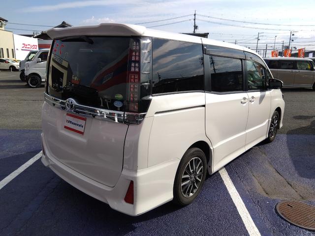 ヴォクシー ＺＳ★純正ナビ★フルセグＴＶ★純正フリップダウンモニター★　バックカメラ★ステアリングリモコン★両側パワースライドドア★ＭＴモード★７人乗り★革巻ステアリング★ロールサンシェード★オート格納ミラー★スマートキー★プッシュスタート★ＣＤ，ＤＶＤ再生★ラジオ★（10枚目）