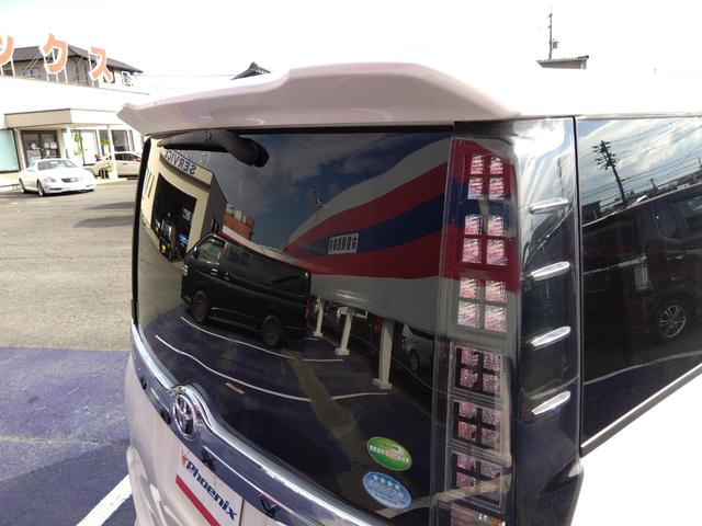 ヴォクシー ＺＳ★純正ナビ★フルセグＴＶ★純正フリップダウンモニター★　バックカメラ★ステアリングリモコン★両側パワースライドドア★ＭＴモード★７人乗り★革巻ステアリング★ロールサンシェード★オート格納ミラー★スマートキー★プッシュスタート★ＣＤ，ＤＶＤ再生★ラジオ★（28枚目）