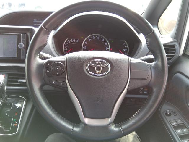 ヴォクシー ＺＳ★純正ナビ★フルセグＴＶ★純正フリップダウンモニター★　バックカメラ★ステアリングリモコン★両側パワースライドドア★ＭＴモード★７人乗り★革巻ステアリング★ロールサンシェード★オート格納ミラー★スマートキー★プッシュスタート★ＣＤ，ＤＶＤ再生★ラジオ★（42枚目）