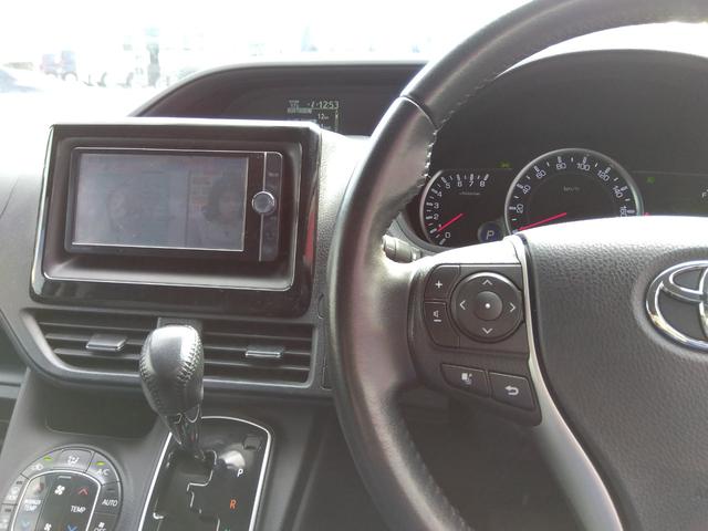 ヴォクシー ＺＳ★純正ナビ★フルセグＴＶ★純正フリップダウンモニター★　バックカメラ★ステアリングリモコン★両側パワースライドドア★ＭＴモード★７人乗り★革巻ステアリング★ロールサンシェード★オート格納ミラー★スマートキー★プッシュスタート★ＣＤ，ＤＶＤ再生★ラジオ★（43枚目）