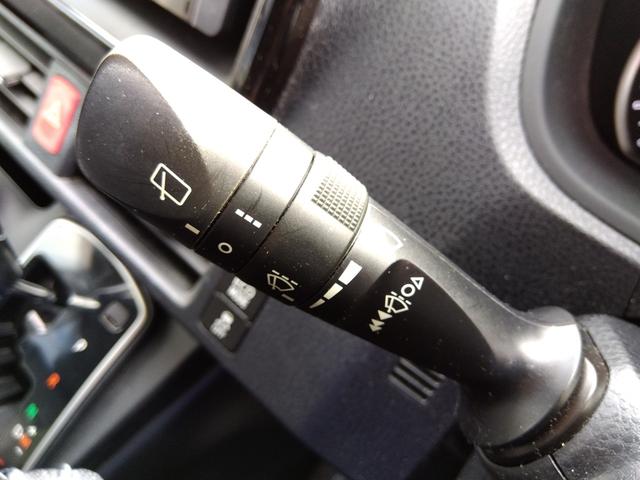 ヴォクシー ＺＳ★純正ナビ★フルセグＴＶ★純正フリップダウンモニター★　バックカメラ★ステアリングリモコン★両側パワースライドドア★ＭＴモード★７人乗り★革巻ステアリング★ロールサンシェード★オート格納ミラー★スマートキー★プッシュスタート★ＣＤ，ＤＶＤ再生★ラジオ★（46枚目）