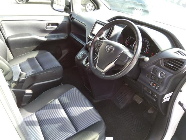 ヴォクシー ＺＳ★純正ナビ★フルセグＴＶ★純正フリップダウンモニター★　バックカメラ★ステアリングリモコン★両側パワースライドドア★ＭＴモード★７人乗り★革巻ステアリング★ロールサンシェード★オート格納ミラー★スマートキー★プッシュスタート★ＣＤ，ＤＶＤ再生★ラジオ★（77枚目）