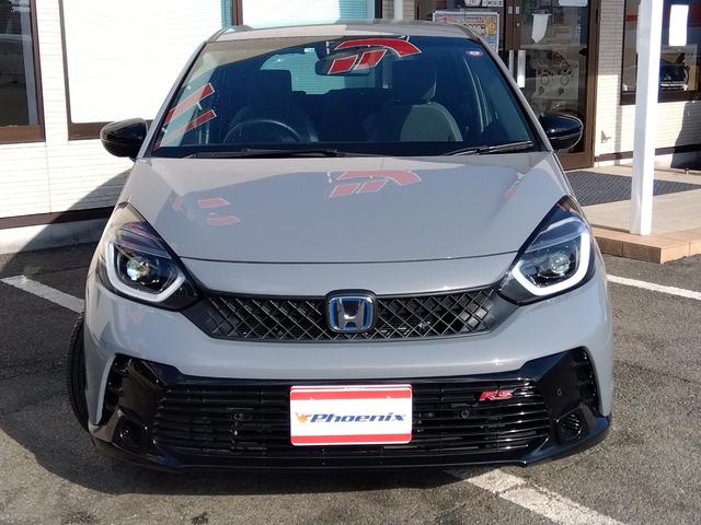 フィット ｅ：ＨＥＶ　ＲＳ★純正９インチナビフルセグＴＶ★ホンダセンシ　ング★ＬＥＤオートライト★パドルシフト★ＳＯＳコール★革巻ステアリング★４輪ディスクブレーキ★ＲＳ専用エクステリア★アームレストコンソール★レーダークルーズコントロール★ビルトインＥＴＣ２．０★（6枚目）