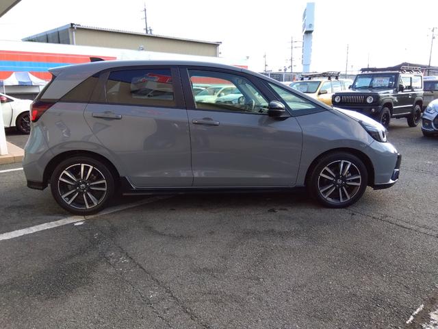 フィット ｅ：ＨＥＶ　ＲＳ★純正９インチナビフルセグＴＶ★ホンダセンシ　ング★ＬＥＤオートライト★パドルシフト★ＳＯＳコール★革巻ステアリング★４輪ディスクブレーキ★ＲＳ専用エクステリア★アームレストコンソール★レーダークルーズコントロール★ビルトインＥＴＣ２．０★（11枚目）