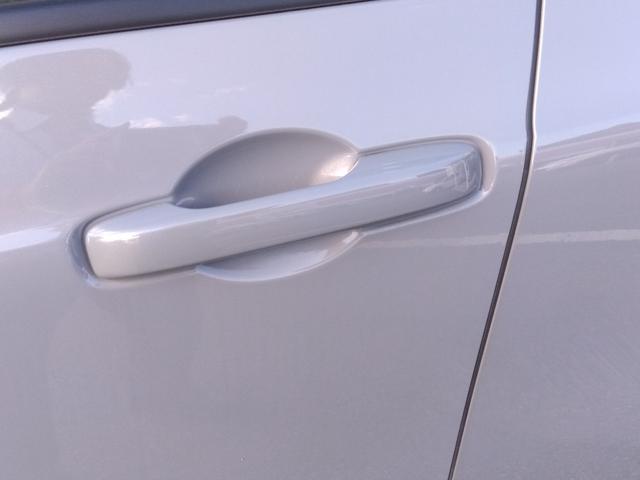 フィット ｅ：ＨＥＶ　ＲＳ★純正９インチナビフルセグＴＶ★ホンダセンシ　ング★ＬＥＤオートライト★パドルシフト★ＳＯＳコール★革巻ステアリング★４輪ディスクブレーキ★ＲＳ専用エクステリア★アームレストコンソール★レーダークルーズコントロール★ビルトインＥＴＣ２．０★（15枚目）