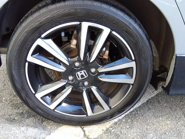 フィット ｅ：ＨＥＶ　ＲＳ★純正９インチナビフルセグＴＶ★ホンダセンシ　ング★ＬＥＤオートライト★パドルシフト★ＳＯＳコール★革巻ステアリング★４輪ディスクブレーキ★ＲＳ専用エクステリア★アームレストコンソール★レーダークルーズコントロール★ビルトインＥＴＣ２．０★（19枚目）