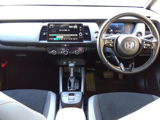 フィット ｅ：ＨＥＶ　ＲＳ★純正９インチナビフルセグＴＶ★ホンダセンシ　ング★ＬＥＤオートライト★パドルシフト★ＳＯＳコール★革巻ステアリング★４輪ディスクブレーキ★ＲＳ専用エクステリア★アームレストコンソール★レーダークルーズコントロール★ビルトインＥＴＣ２．０★（32枚目）