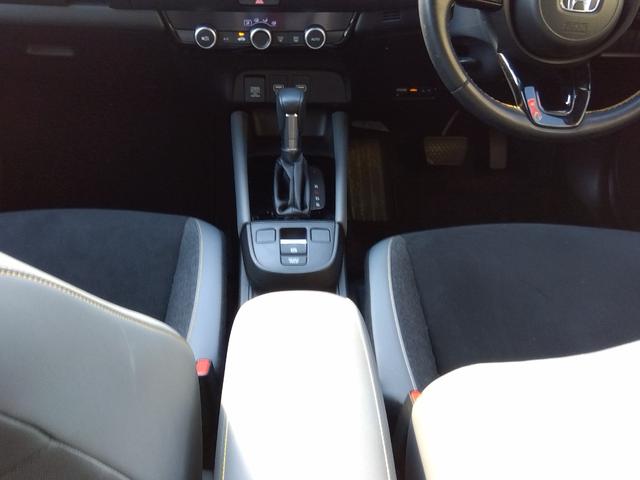 フィット ｅ：ＨＥＶ　ＲＳ★純正９インチナビフルセグＴＶ★ホンダセンシ　ング★ＬＥＤオートライト★パドルシフト★ＳＯＳコール★革巻ステアリング★４輪ディスクブレーキ★ＲＳ専用エクステリア★アームレストコンソール★レーダークルーズコントロール★ビルトインＥＴＣ２．０★（36枚目）
