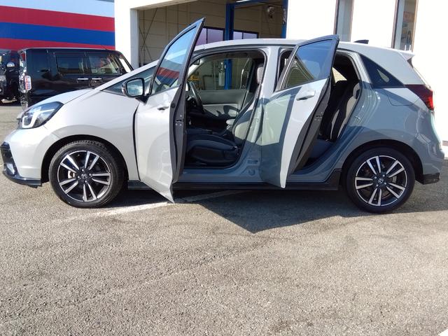 フィット ｅ：ＨＥＶ　ＲＳ★純正９インチナビフルセグＴＶ★ホンダセンシ　ング★ＬＥＤオートライト★パドルシフト★ＳＯＳコール★革巻ステアリング★４輪ディスクブレーキ★ＲＳ専用エクステリア★アームレストコンソール★レーダークルーズコントロール★ビルトインＥＴＣ２．０★（51枚目）