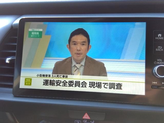 フィット ｅ：ＨＥＶ　ＲＳ★純正９インチナビフルセグＴＶ★ホンダセンシ　ング★ＬＥＤオートライト★パドルシフト★ＳＯＳコール★革巻ステアリング★４輪ディスクブレーキ★ＲＳ専用エクステリア★アームレストコンソール★レーダークルーズコントロール★ビルトインＥＴＣ２．０★（57枚目）