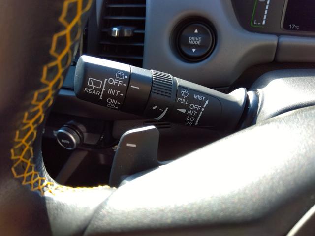 フィット ｅ：ＨＥＶ　ＲＳ★純正９インチナビフルセグＴＶ★ホンダセンシ　ング★ＬＥＤオートライト★パドルシフト★ＳＯＳコール★革巻ステアリング★４輪ディスクブレーキ★ＲＳ専用エクステリア★アームレストコンソール★レーダークルーズコントロール★ビルトインＥＴＣ２．０★（67枚目）