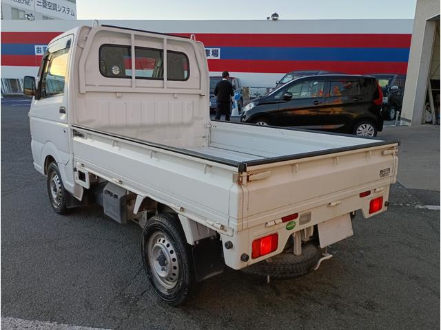 キャリイトラック ＫＣエアコン・パワステ★パートタイム４ＷＤ★オートマ車★　エアコン★パワステ★運転席＆助手席エアバック★三方開き★ライトレベライザー★アオリガード★純正ラジオ★純正バイザー★純正フロアマット★（8枚目）