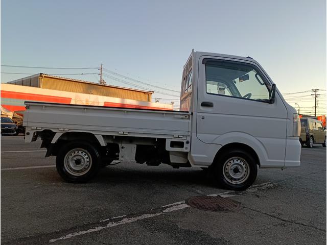キャリイトラック ＫＣエアコン・パワステ★パートタイム４ＷＤ★オートマ車★　エアコン★パワステ★運転席＆助手席エアバック★三方開き★ライトレベライザー★アオリガード★純正ラジオ★純正バイザー★純正フロアマット★（11枚目）