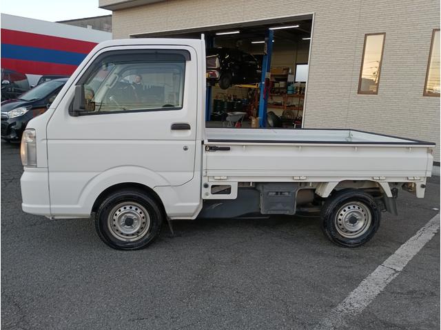 キャリイトラック ＫＣエアコン・パワステ★パートタイム４ＷＤ★オートマ車★　エアコン★パワステ★運転席＆助手席エアバック★三方開き★ライトレベライザー★アオリガード★純正ラジオ★純正バイザー★純正フロアマット★（12枚目）