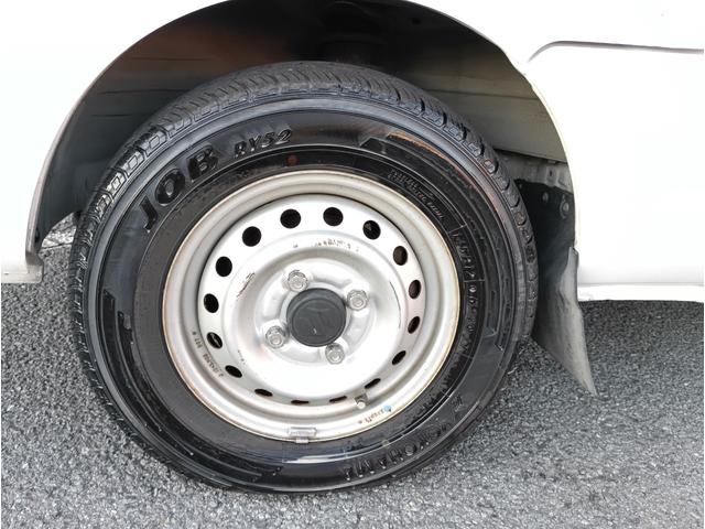 キャリイトラック ＫＣエアコン・パワステ★パートタイム４ＷＤ★オートマ車★　エアコン★パワステ★運転席＆助手席エアバック★三方開き★ライトレベライザー★アオリガード★純正ラジオ★純正バイザー★純正フロアマット★（20枚目）