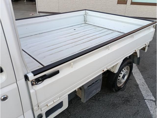 キャリイトラック ＫＣエアコン・パワステ★パートタイム４ＷＤ★オートマ車★　エアコン★パワステ★運転席＆助手席エアバック★三方開き★ライトレベライザー★アオリガード★純正ラジオ★純正バイザー★純正フロアマット★（21枚目）
