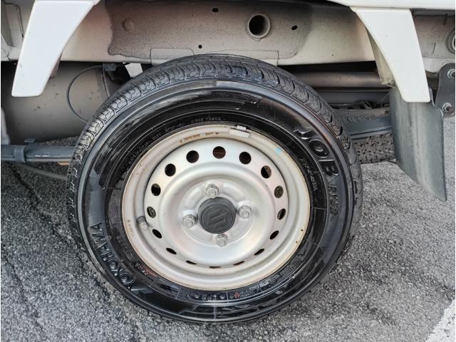 キャリイトラック ＫＣエアコン・パワステ★パートタイム４ＷＤ★オートマ車★　エアコン★パワステ★運転席＆助手席エアバック★三方開き★ライトレベライザー★アオリガード★純正ラジオ★純正バイザー★純正フロアマット★（22枚目）