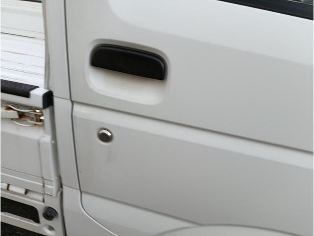 キャリイトラック ＫＣエアコン・パワステ★パートタイム４ＷＤ★オートマ車★　エアコン★パワステ★運転席＆助手席エアバック★三方開き★ライトレベライザー★アオリガード★純正ラジオ★純正バイザー★純正フロアマット★（27枚目）