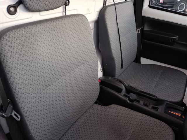 キャリイトラック ＫＣエアコン・パワステ★パートタイム４ＷＤ★オートマ車★　エアコン★パワステ★運転席＆助手席エアバック★三方開き★ライトレベライザー★アオリガード★純正ラジオ★純正バイザー★純正フロアマット★（31枚目）