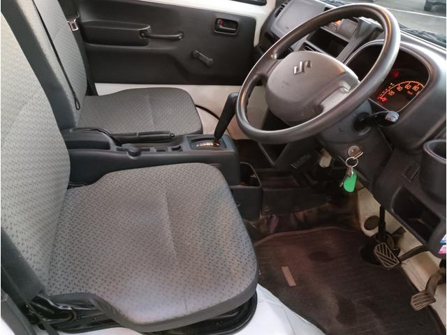 キャリイトラック ＫＣエアコン・パワステ★パートタイム４ＷＤ★オートマ車★　エアコン★パワステ★運転席＆助手席エアバック★三方開き★ライトレベライザー★アオリガード★純正ラジオ★純正バイザー★純正フロアマット★（32枚目）