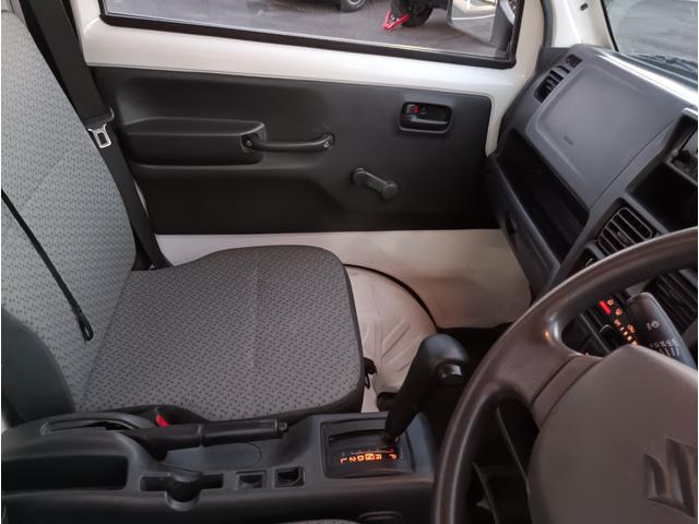 キャリイトラック ＫＣエアコン・パワステ★パートタイム４ＷＤ★オートマ車★　エアコン★パワステ★運転席＆助手席エアバック★三方開き★ライトレベライザー★アオリガード★純正ラジオ★純正バイザー★純正フロアマット★（37枚目）