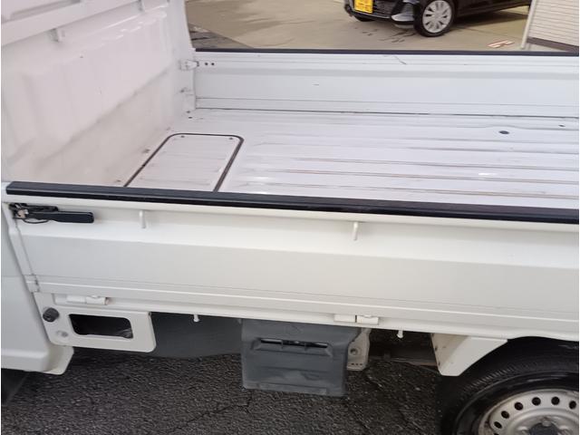 キャリイトラック ＫＣエアコン・パワステ★パートタイム４ＷＤ★オートマ車★　エアコン★パワステ★運転席＆助手席エアバック★三方開き★ライトレベライザー★アオリガード★純正ラジオ★純正バイザー★純正フロアマット★（43枚目）