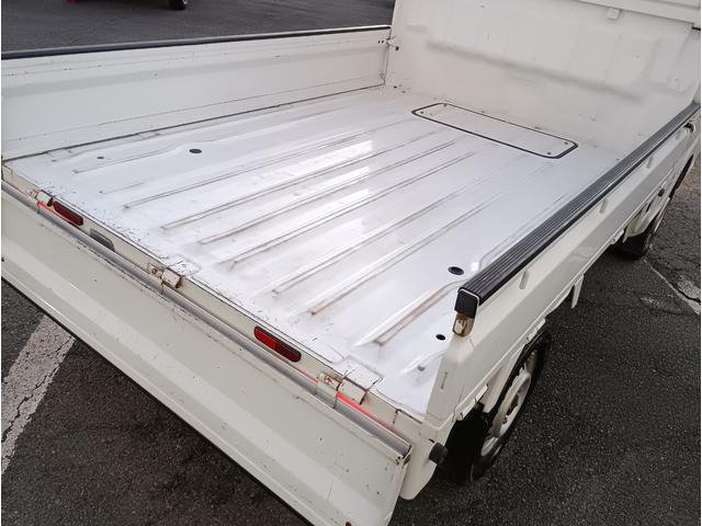 キャリイトラック ＫＣエアコン・パワステ★パートタイム４ＷＤ★オートマ車★　エアコン★パワステ★運転席＆助手席エアバック★三方開き★ライトレベライザー★アオリガード★純正ラジオ★純正バイザー★純正フロアマット★（47枚目）