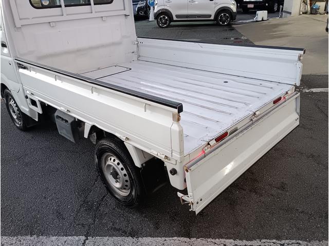 キャリイトラック ＫＣエアコン・パワステ★パートタイム４ＷＤ★オートマ車★　エアコン★パワステ★運転席＆助手席エアバック★三方開き★ライトレベライザー★アオリガード★純正ラジオ★純正バイザー★純正フロアマット★（48枚目）