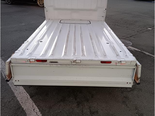 キャリイトラック ＫＣエアコン・パワステ★パートタイム４ＷＤ★オートマ車★　エアコン★パワステ★運転席＆助手席エアバック★三方開き★ライトレベライザー★アオリガード★純正ラジオ★純正バイザー★純正フロアマット★（50枚目）