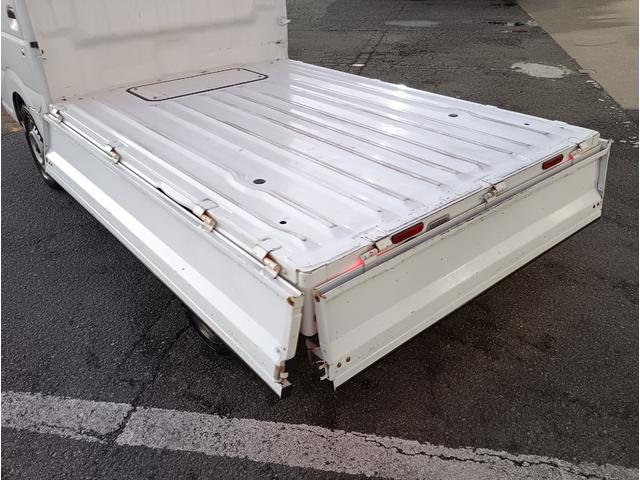 キャリイトラック ＫＣエアコン・パワステ★パートタイム４ＷＤ★オートマ車★　エアコン★パワステ★運転席＆助手席エアバック★三方開き★ライトレベライザー★アオリガード★純正ラジオ★純正バイザー★純正フロアマット★（51枚目）