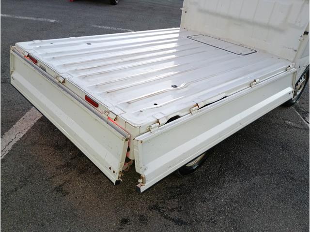 キャリイトラック ＫＣエアコン・パワステ★パートタイム４ＷＤ★オートマ車★　エアコン★パワステ★運転席＆助手席エアバック★三方開き★ライトレベライザー★アオリガード★純正ラジオ★純正バイザー★純正フロアマット★（52枚目）