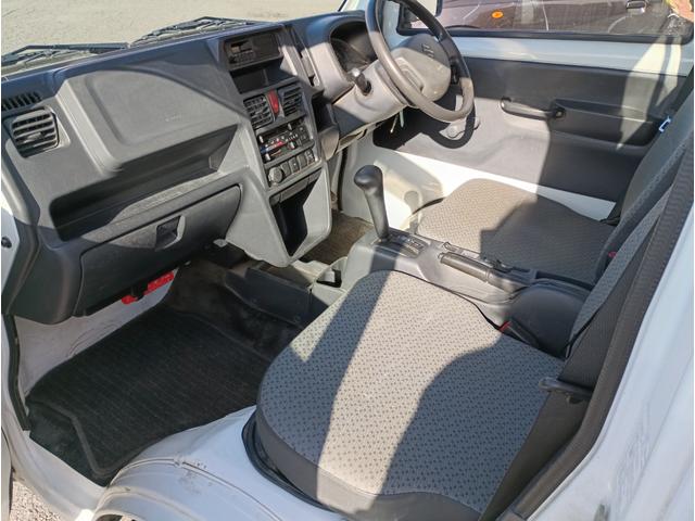 キャリイトラック ＫＣエアコン・パワステ★パートタイム４ＷＤ★オートマ車★　エアコン★パワステ★運転席＆助手席エアバック★三方開き★ライトレベライザー★アオリガード★純正ラジオ★純正バイザー★純正フロアマット★（56枚目）