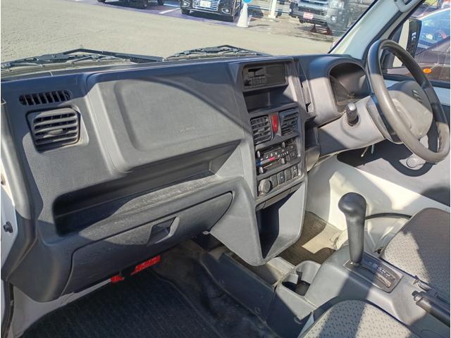 キャリイトラック ＫＣエアコン・パワステ★パートタイム４ＷＤ★オートマ車★　エアコン★パワステ★運転席＆助手席エアバック★三方開き★ライトレベライザー★アオリガード★純正ラジオ★純正バイザー★純正フロアマット★（57枚目）