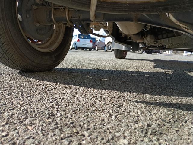 キャリイトラック ＫＣエアコン・パワステ★パートタイム４ＷＤ★オートマ車★　エアコン★パワステ★運転席＆助手席エアバック★三方開き★ライトレベライザー★アオリガード★純正ラジオ★純正バイザー★純正フロアマット★（61枚目）