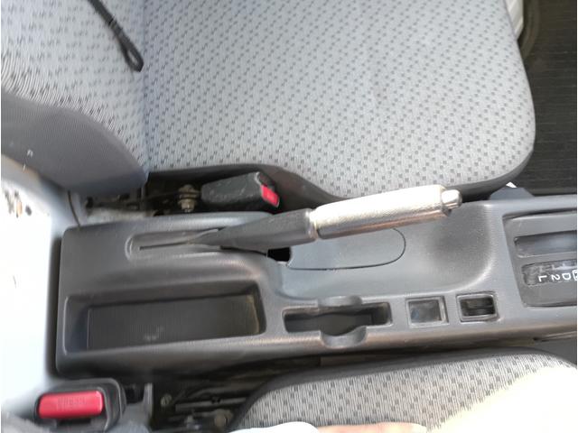 キャリイトラック ＫＣエアコン・パワステ★パートタイム４ＷＤ★オートマ車★　エアコン★パワステ★運転席＆助手席エアバック★三方開き★ライトレベライザー★アオリガード★純正ラジオ★純正バイザー★純正フロアマット★（65枚目）