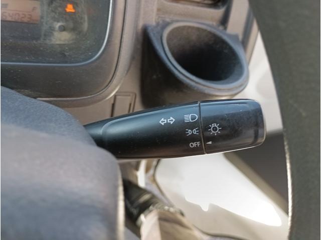 キャリイトラック ＫＣエアコン・パワステ★パートタイム４ＷＤ★オートマ車★　エアコン★パワステ★運転席＆助手席エアバック★三方開き★ライトレベライザー★アオリガード★純正ラジオ★純正バイザー★純正フロアマット★（68枚目）