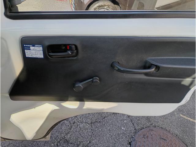 キャリイトラック ＫＣエアコン・パワステ★パートタイム４ＷＤ★オートマ車★　エアコン★パワステ★運転席＆助手席エアバック★三方開き★ライトレベライザー★アオリガード★純正ラジオ★純正バイザー★純正フロアマット★（71枚目）