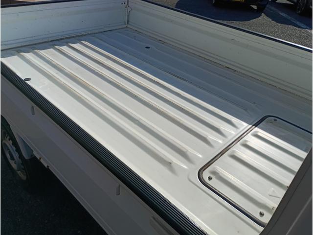 キャリイトラック ＫＣエアコン・パワステ★パートタイム４ＷＤ★オートマ車★　エアコン★パワステ★運転席＆助手席エアバック★三方開き★ライトレベライザー★アオリガード★純正ラジオ★純正バイザー★純正フロアマット★（77枚目）